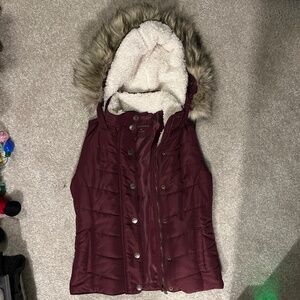 XS Aeropostale Cranberry Puffy Vest w/Faux Fur